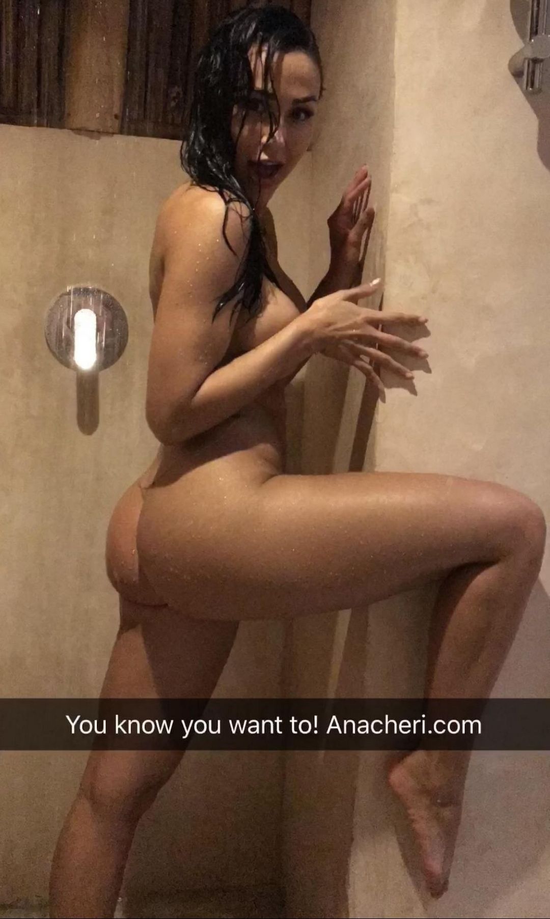 Ана Чери на снимках из Instagram