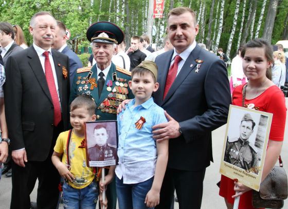 Алексей Дюмин на акции «Бессмертный полк» в Туле Алексей Дюмин на акции «Бессмертный полк» в Туле