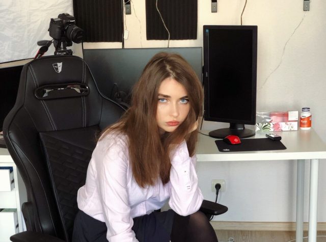 Ahri Nyan (Арина Бердникова): биография стримерши, видео, фото