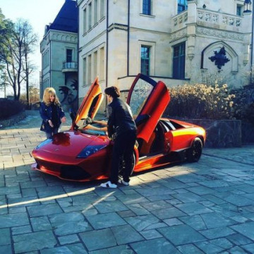 Максим Галкин и Lamborghini Murcielago, которую он брал напрокат Максим Галкин и Lamborghini Murcielago
